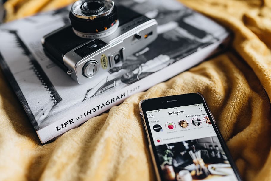 Life on Instagram Book and Vintage Cameras, old, social media HD wallpaper