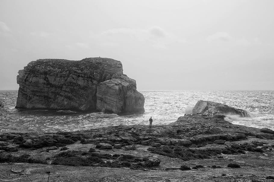 malta, san lawrenz, dwejra bay, rocks, alone, waves, black and white, HD wallpaper