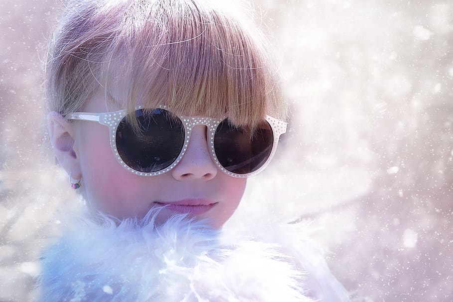 Woman With Sunglasses in White Fur Shirt, blond, child, close HD wallpaper