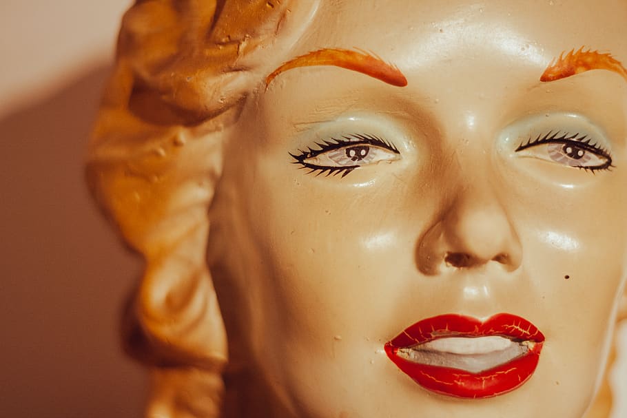 Marilyn Monroe figurine, make-up, human body part, close-up, lipstick HD wallpaper