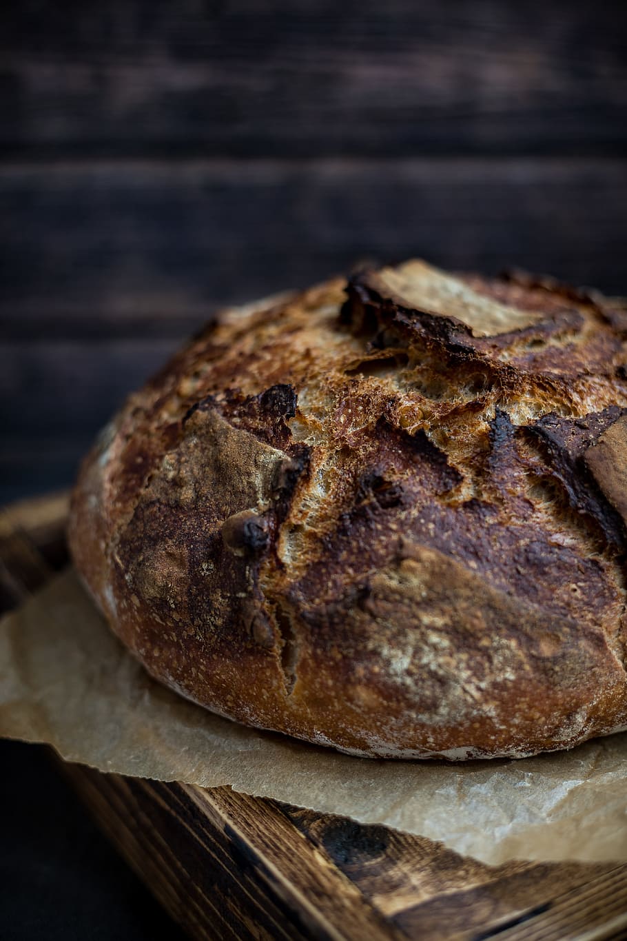 round pastry, bread, levain, crust, wood, food photography, food styling