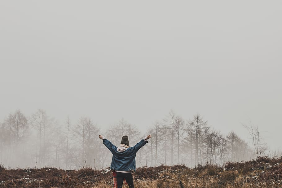 Person in Blue Jacket Standing, cold, daylight, environment, fog HD wallpaper