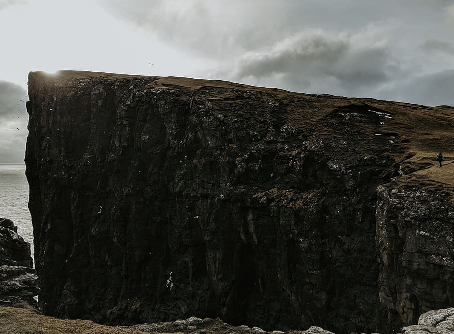 black mountain, nature, outdoors, cliff, faroe islands, hiking HD wallpaper