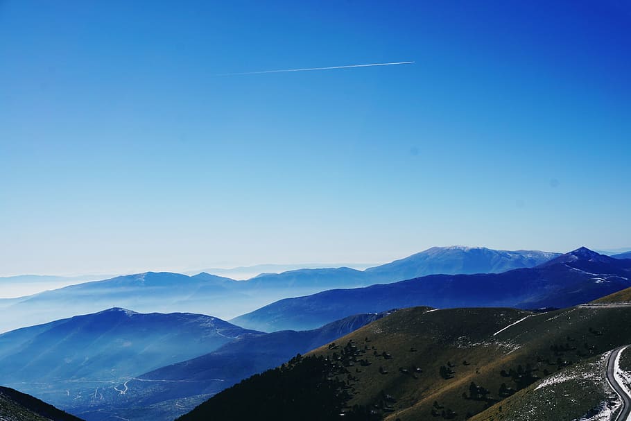 Green and Blue Fog Covered Mountains Under Blue Sky, altitude HD wallpaper