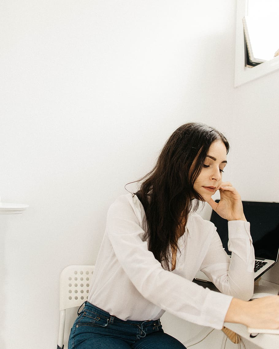woman leaning on white table, girl working, brunette, desk, white office, HD wallpaper