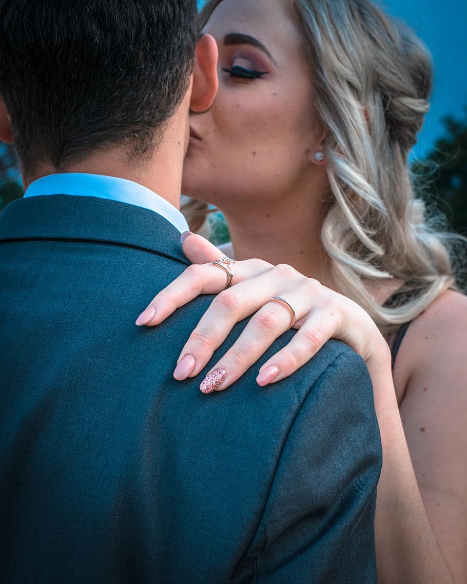 Woman Kissing Man on Cheek, adult, affection, couple, embrace, HD wallpaper