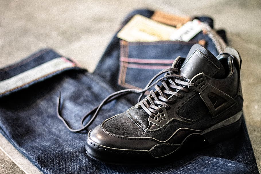 unpaired gray Air Jordan 4 shoe, apparel, footwear, clothing, HD wallpaper