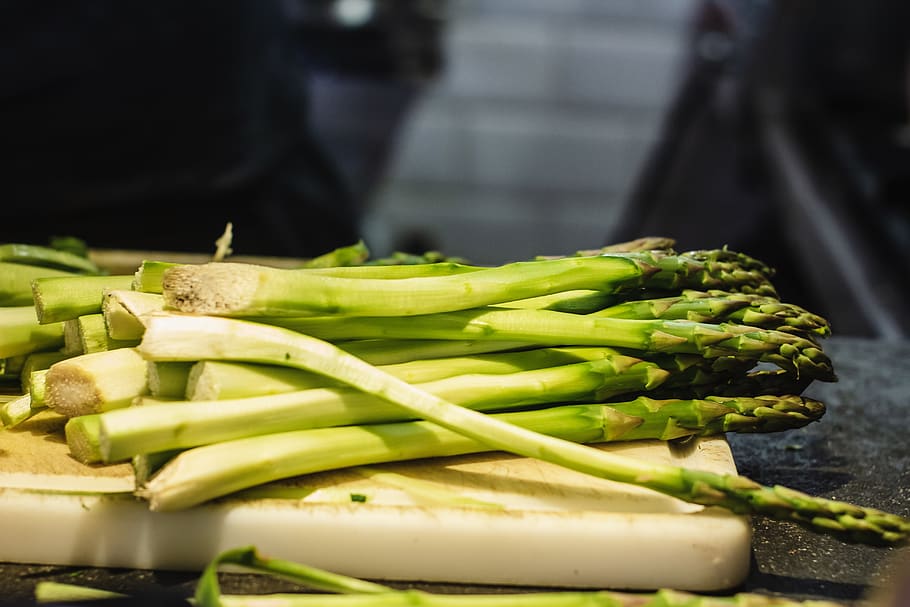 asparagus on chopping board, plant, food, vegetable, meal, dinner HD wallpaper