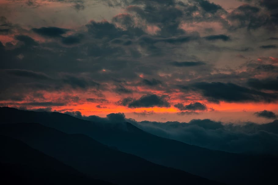 mountain under gray clouds, cloud - sky, beauty in nature, scenics - nature HD wallpaper