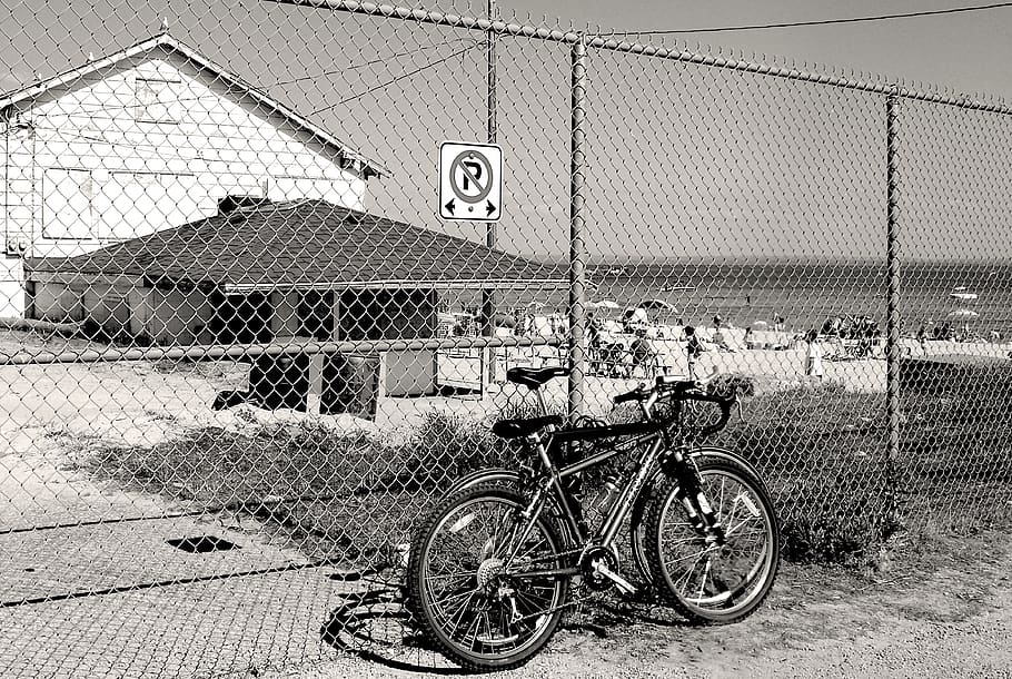 bikes, water, beach, summer, lake, fence, barrier, boundary HD wallpaper