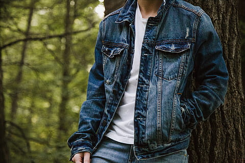 man leaning on tree, human, people, person, clothing, denim, jeans HD wallpaper
