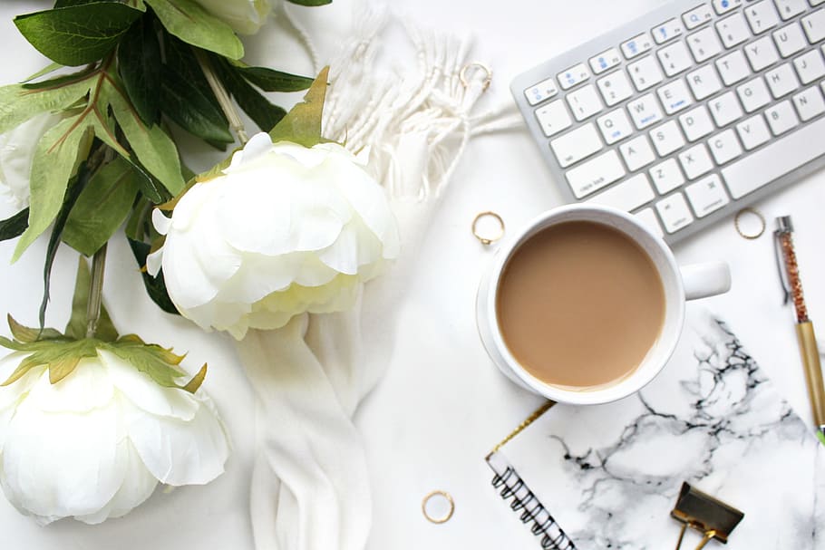 White Desktop, technology, coffee, computer, flowers, cup, food and drink, HD wallpaper