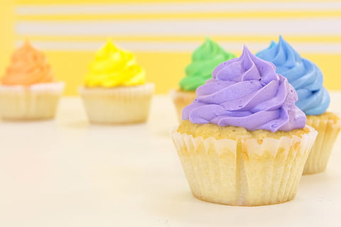 cupcakes, rainbow, purple, blue, green, yellow, buttercream HD wallpaper