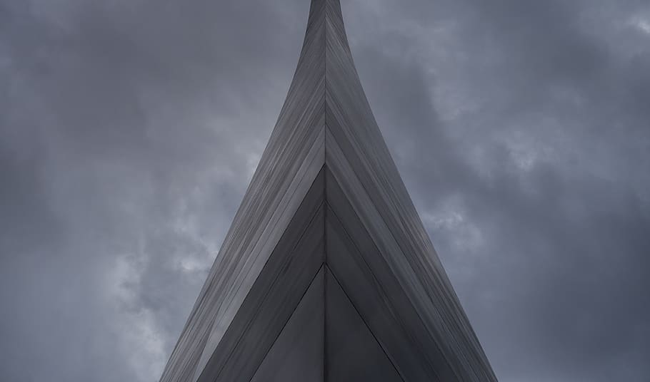 Gray Building Under Dark Clouds, architecture, black and white HD wallpaper