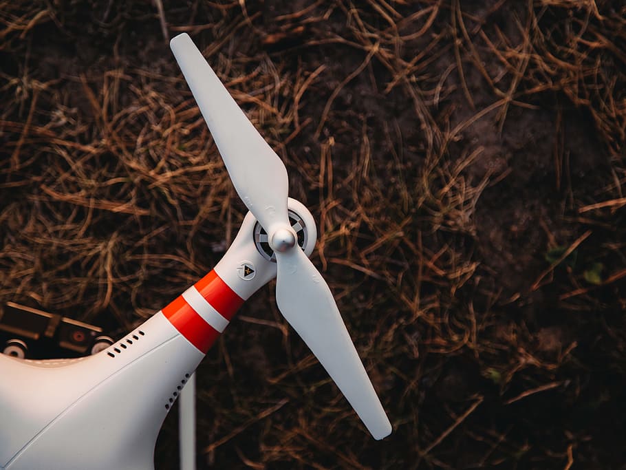 propeller, drone, focus on foreground, white color, no people HD wallpaper