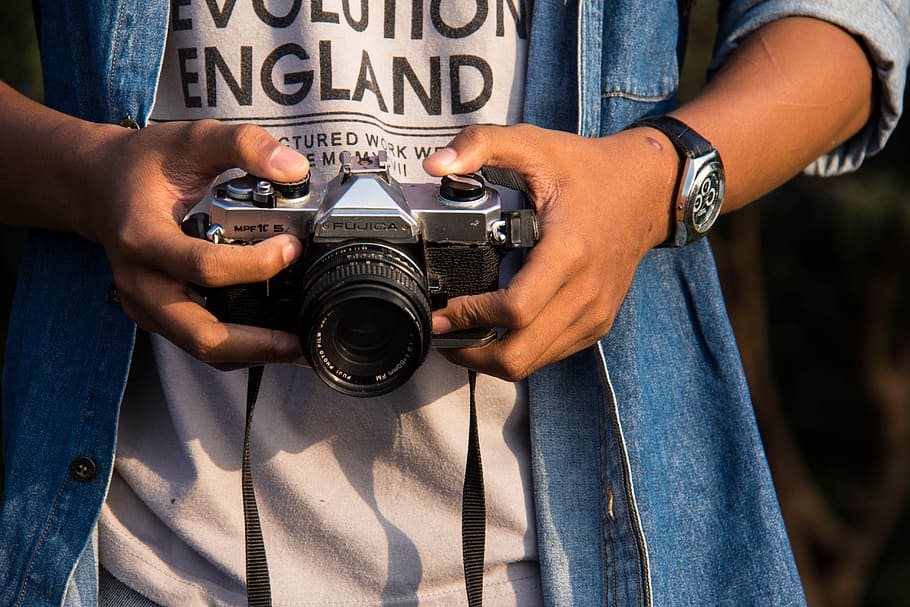 Person Holding Black Dslr Camera, analog camera, camera equipment HD wallpaper