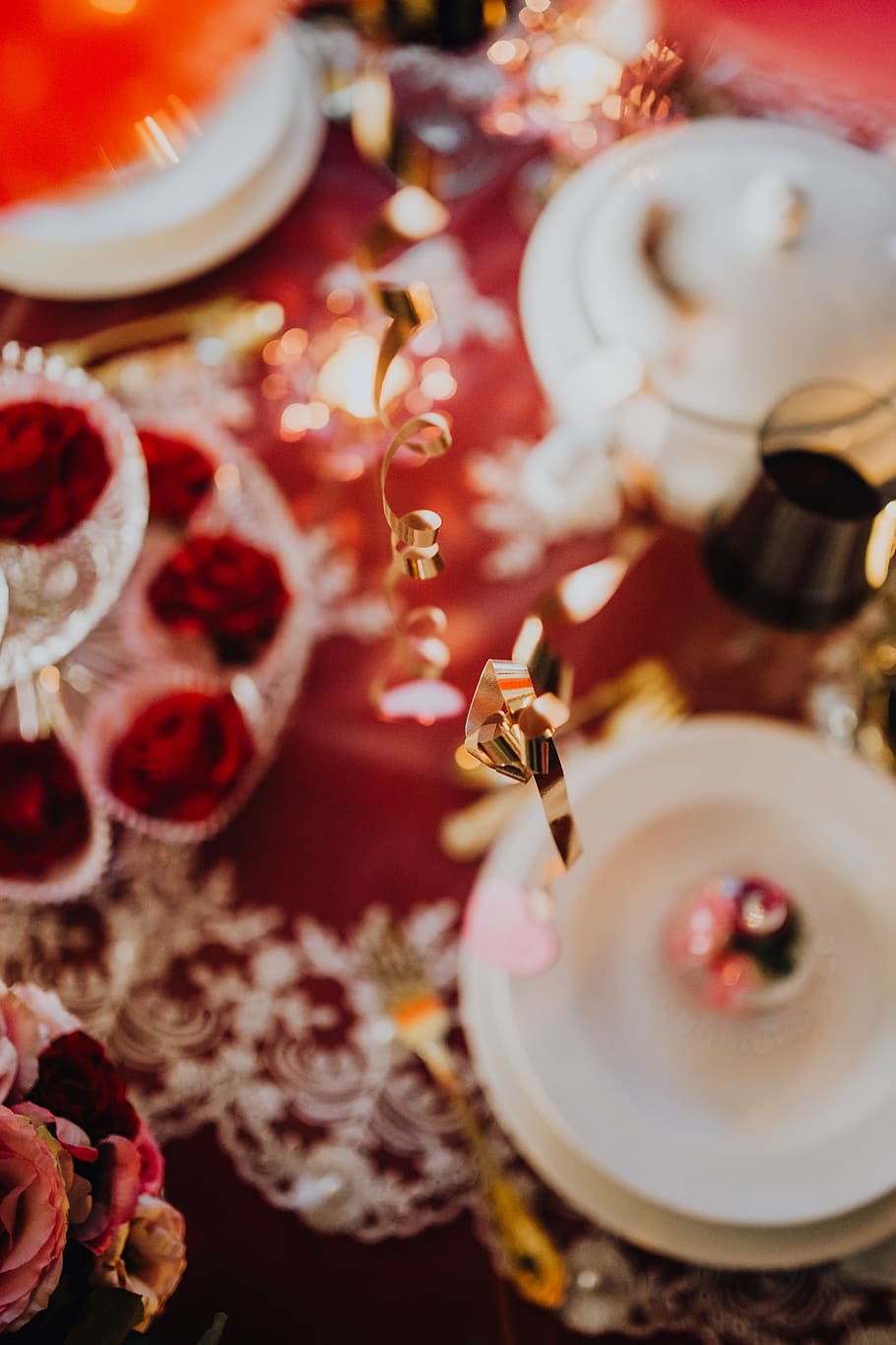 Table Decorations & Flowers for Valentine, love, romantic HD wallpaper