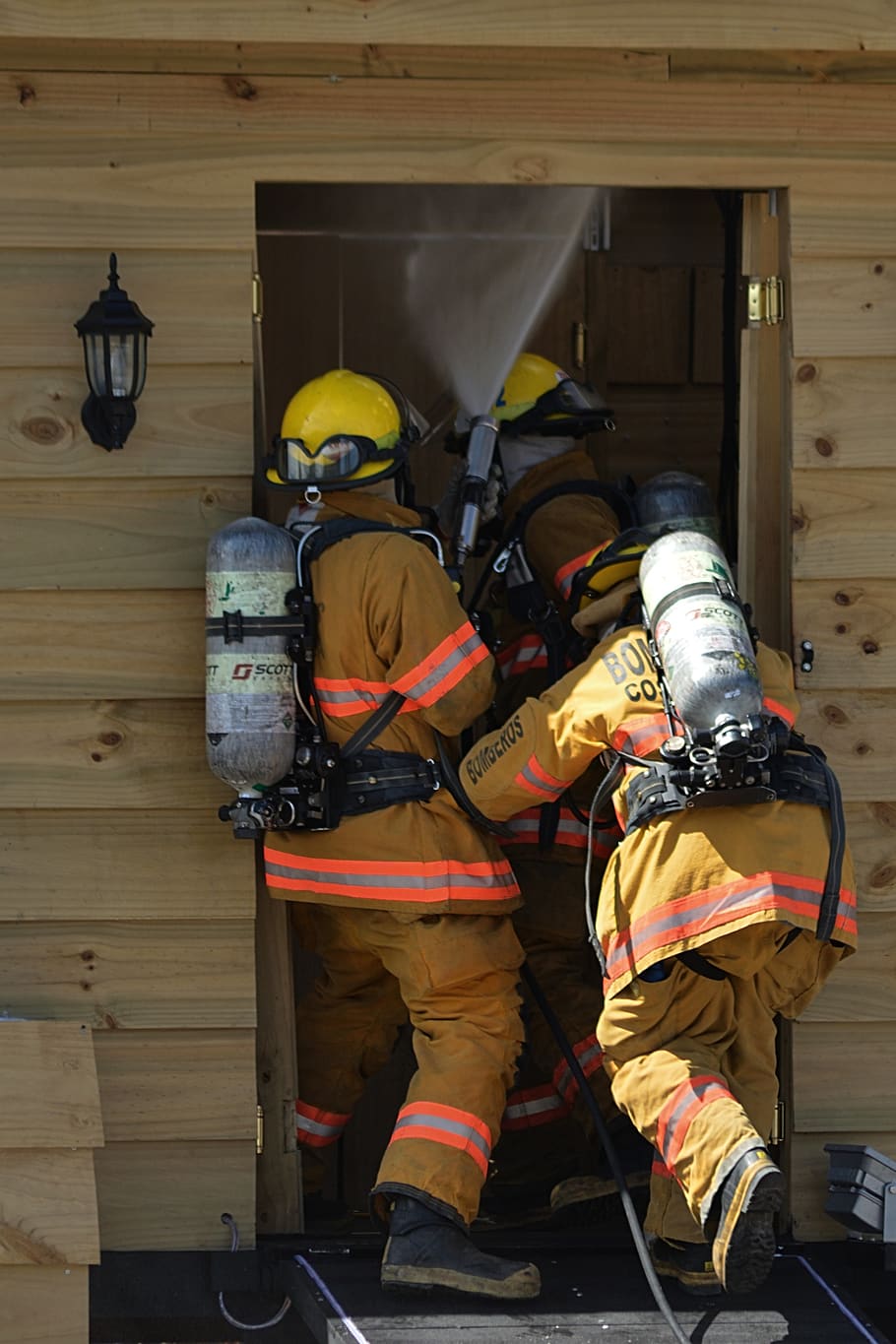 firefighter, work, team, protection, helmet, service, danger HD wallpaper