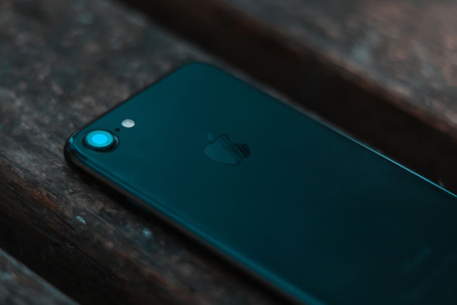 Iphone 7 on Brown Wooden Plank, blur, close-up, connection, data HD wallpaper