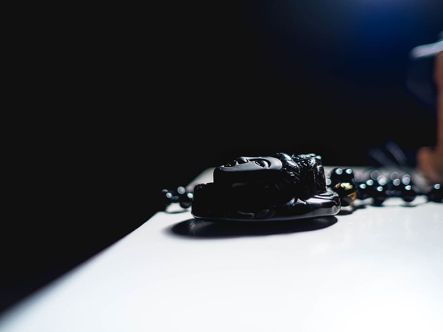 buddha, necklace, simplicity, minimalistic, buddhism, peace HD wallpaper