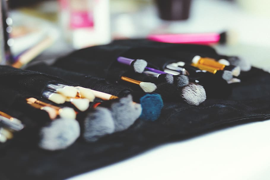 Assorted-color Makeup Brush Set on Black Organizer, art, blur HD wallpaper