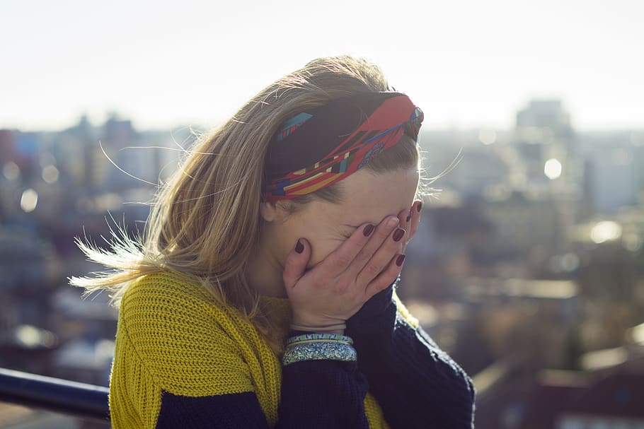 smile, laugh, girl, indie, hipster, roof, city, emotion, vibe, HD wallpaper