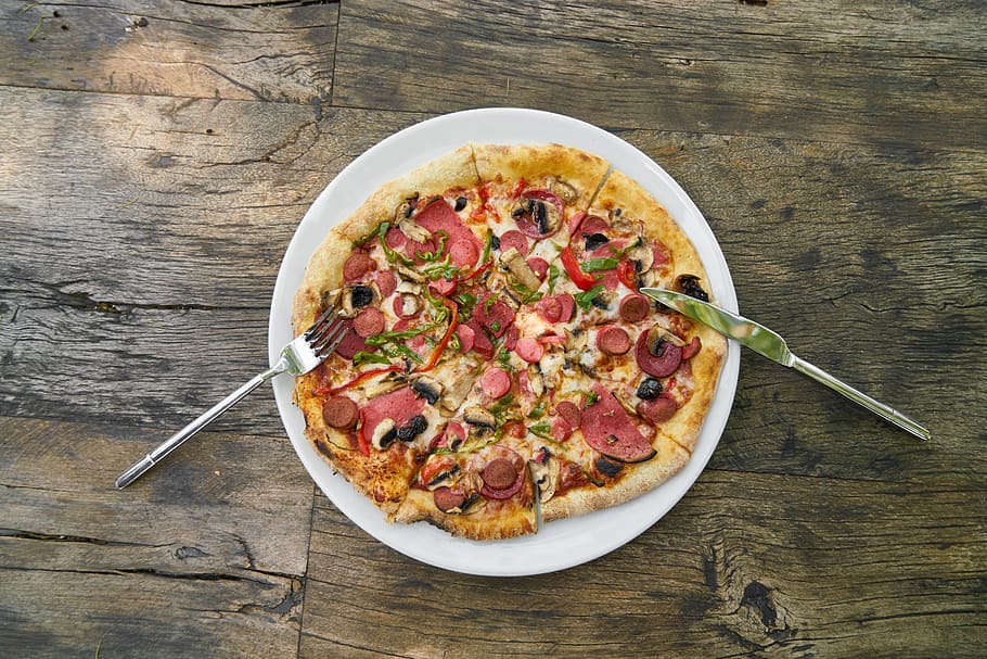Sliced Pizza on Plate, appetizing, cheese, delicious, fastfood HD wallpaper