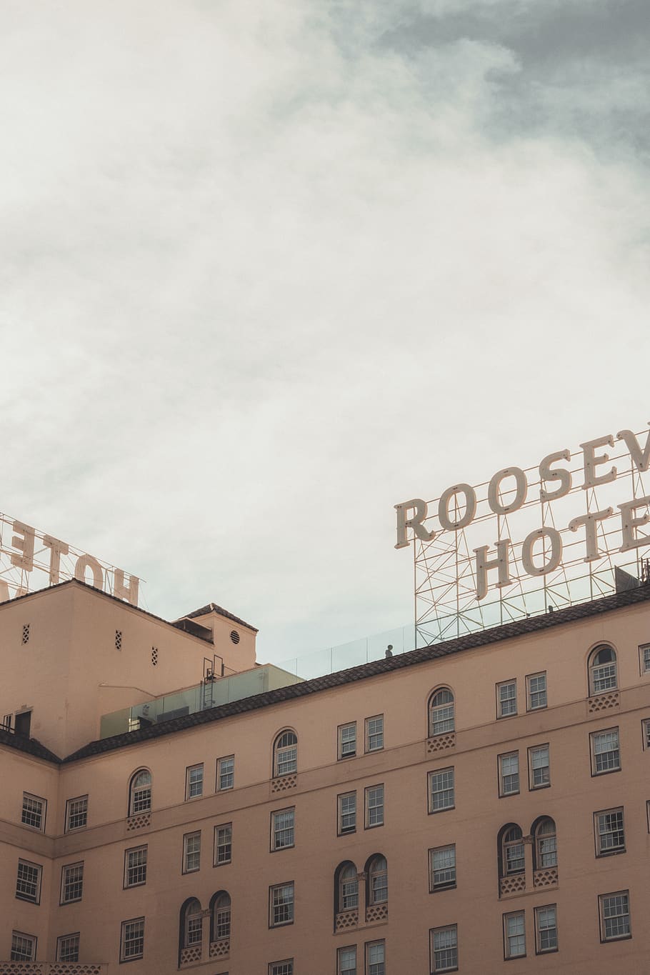 Roosev Hotel Signage, architecture, building, city, facade, windows HD wallpaper