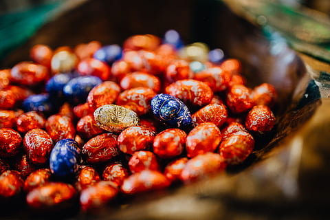 Solid Milk Chocolate Foil Easter Eggs, lindt, food and drink HD wallpaper