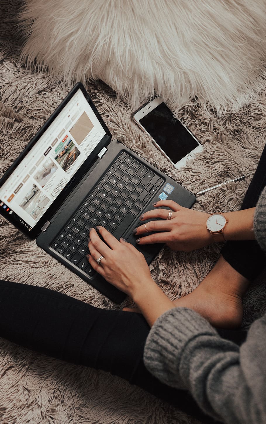 person using laptop computer, technology, real people, one person HD wallpaper