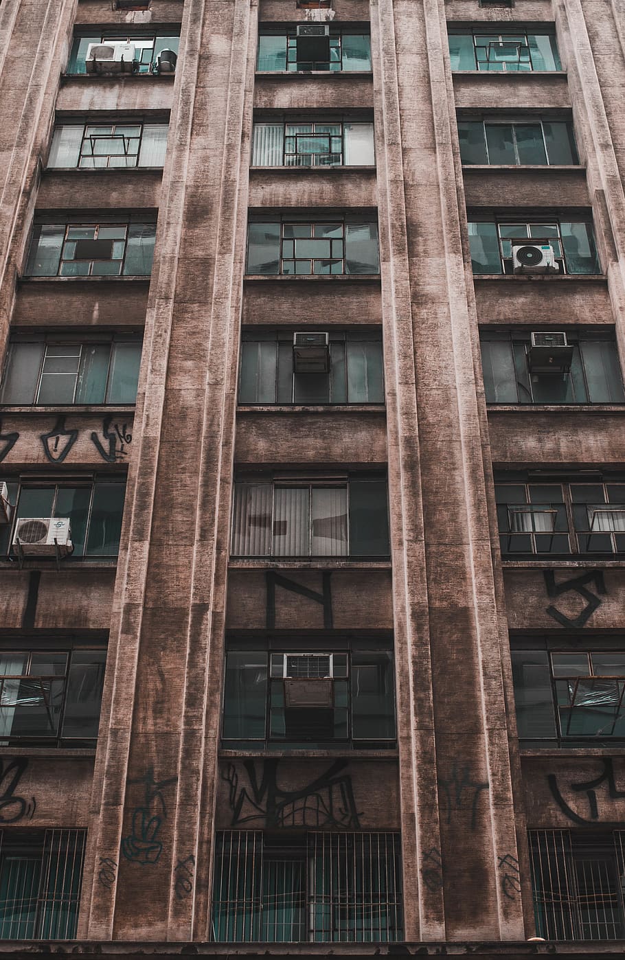 Brown High-rise Buildings, architecture, facade, perspective HD wallpaper