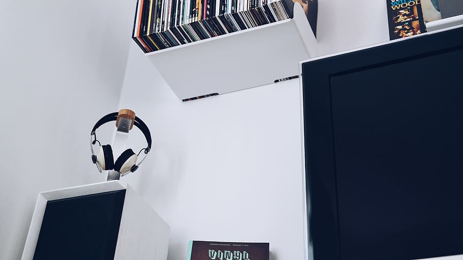 Flat Screen Tv, electronics, headphone, indoors, modern, room HD wallpaper