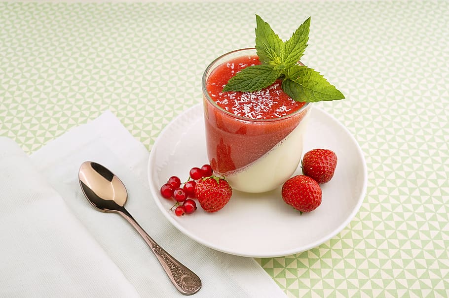 strawberry juice, spoon, cutlery, plant, drink, beverage, potted plant HD wallpaper