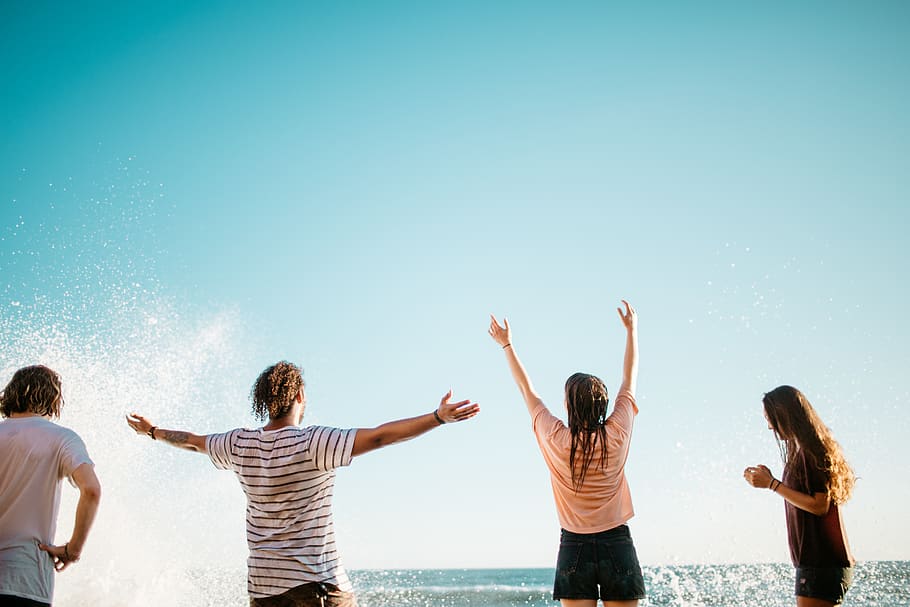 Let fun. Лето с друзьями. Друзья летом. Дружит с небом океан. Дружба небо.