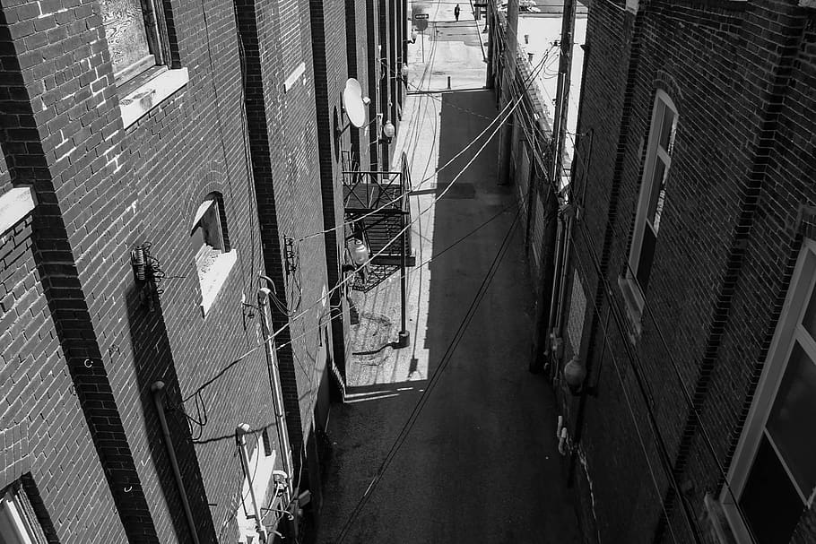 ally, street, view, angle, city, urban, downtown, blackandwhite HD wallpaper