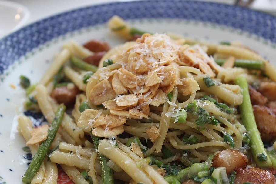 pasta, garlic, olive, fresh, cooking, food, delicious, noodles, HD wallpaper