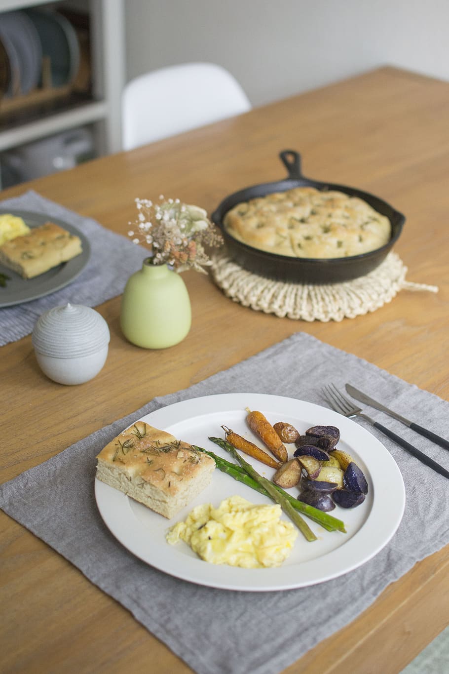pie and egg, dining table, brunch, cast iron, breakfast, carrot HD wallpaper