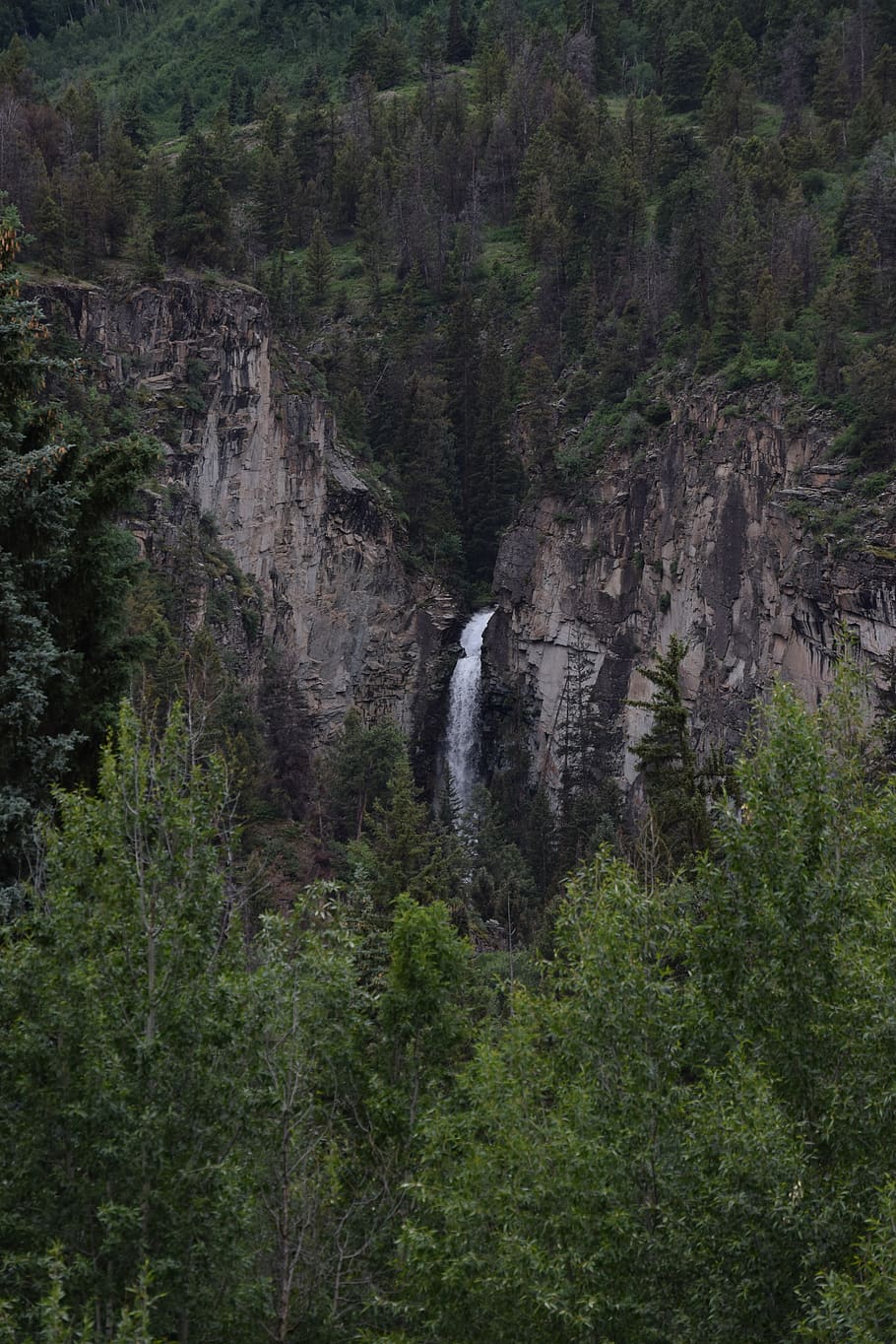 Waterfalls in Middle of Mountain, cliff, daylight, environment HD wallpaper