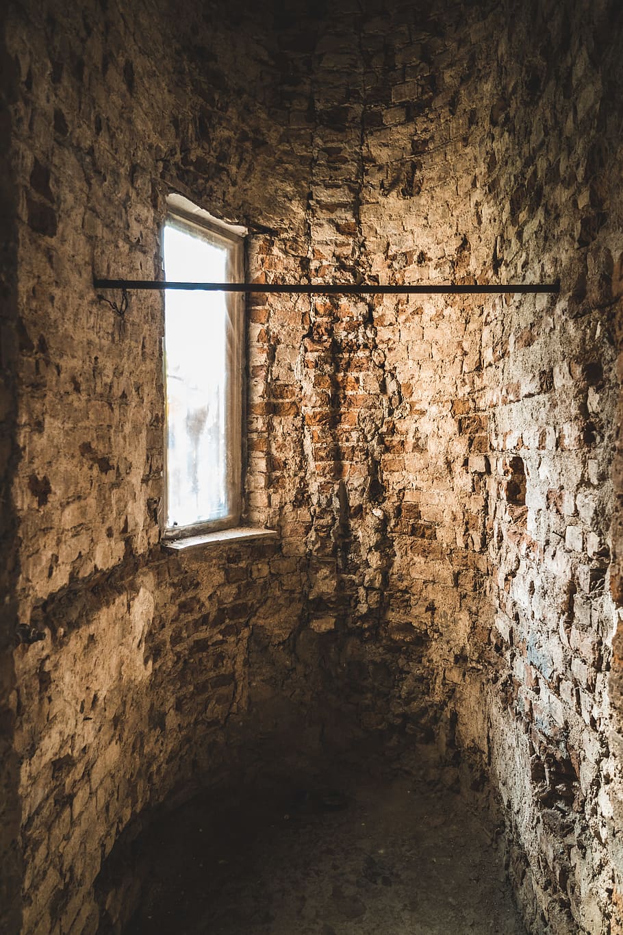 Light Reflecting on Brown Wall from Windowpane, abandoned, architecture HD wallpaper