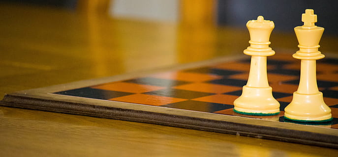 game, queen, king, chess, strategy, challenge, play, white HD wallpaper