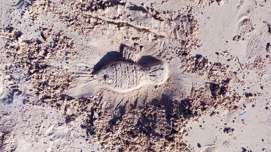 Foot Print on Sea Sand, close -up, daylight, design, dirty, footprint HD wallpaper