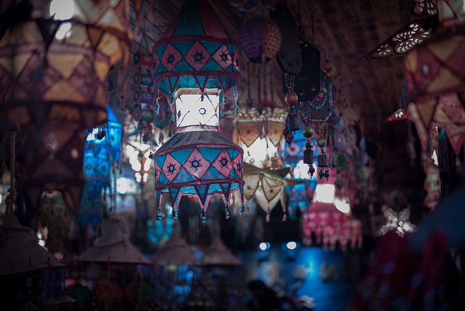assorted hanging decor l ot, lighting, market, bazaar, shop, lamp HD wallpaper