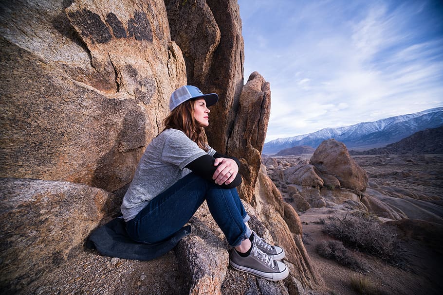 sky, woman, girl, hat, beautiful, mountain, hiking, sitting, HD wallpaper