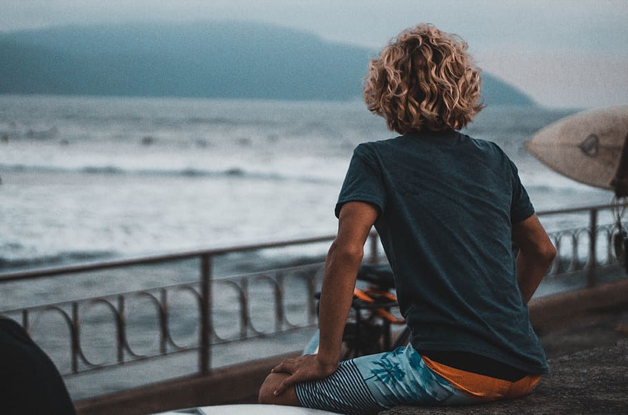 Man Wearing Black Crew-neck T-shirt and Blue Board Shorts, beach HD wallpaper