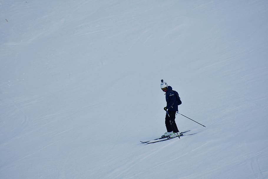 Photo of Person Skiing, action, cold, zing, frosty, frozen, fun HD wallpaper