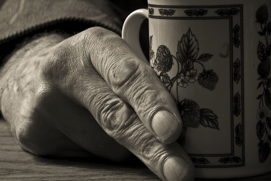 fingers, mug, close up, shadow, old, human hand, human body part HD wallpaper