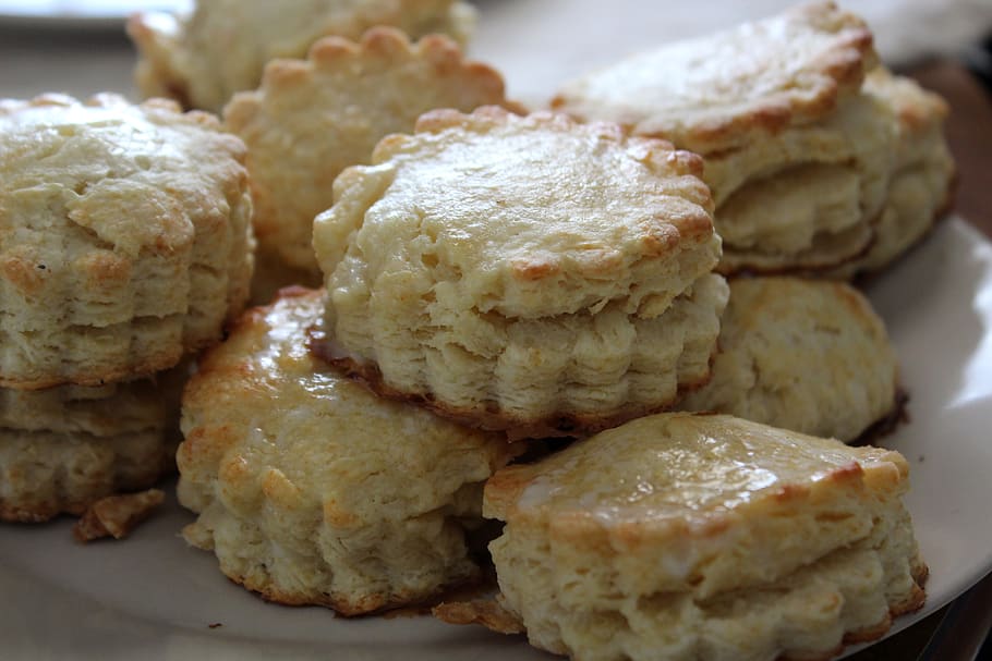 biscuits, bread, breakfast, rustic, layers, flaky, brown, buttery HD wallpaper