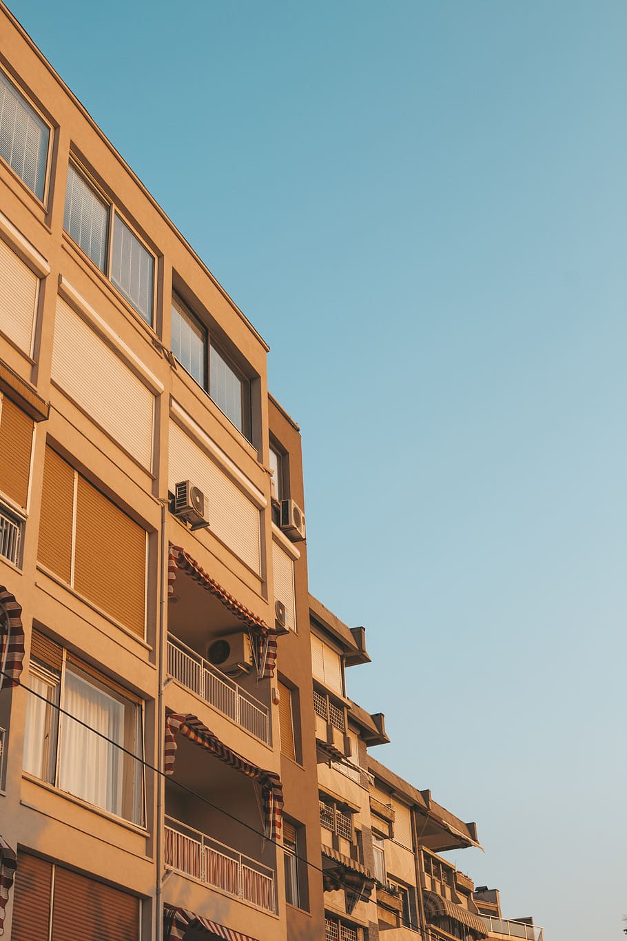 Brown Building, apartment, architecture, sky, built structure HD wallpaper