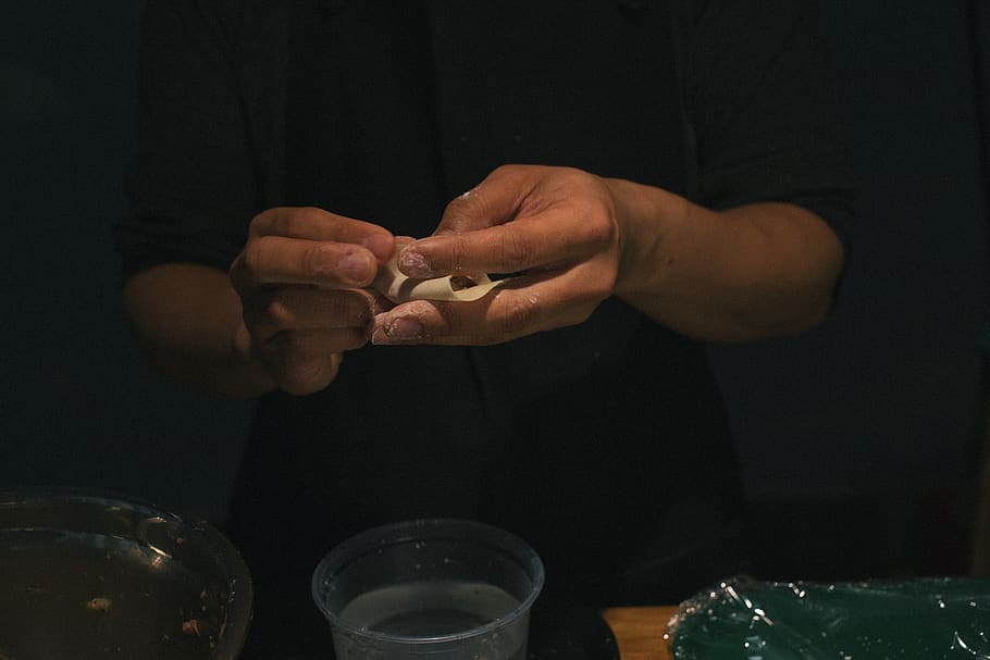person making food, human, finger, canada, montréal, épicerie hào, HD wallpaper