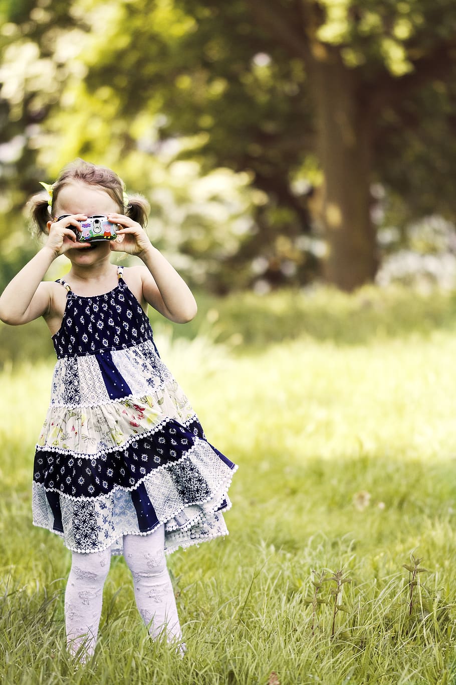 Photography of Girl Taking Picture, adorable, blur, camera, capture HD wallpaper